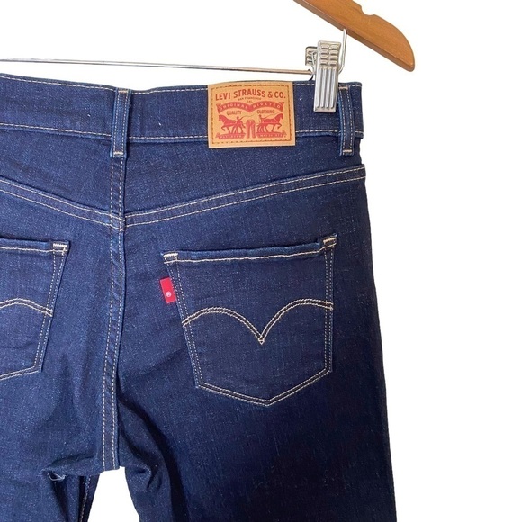 LEVI'S Womens Bermuda Shorts - Picture 5 of 9
